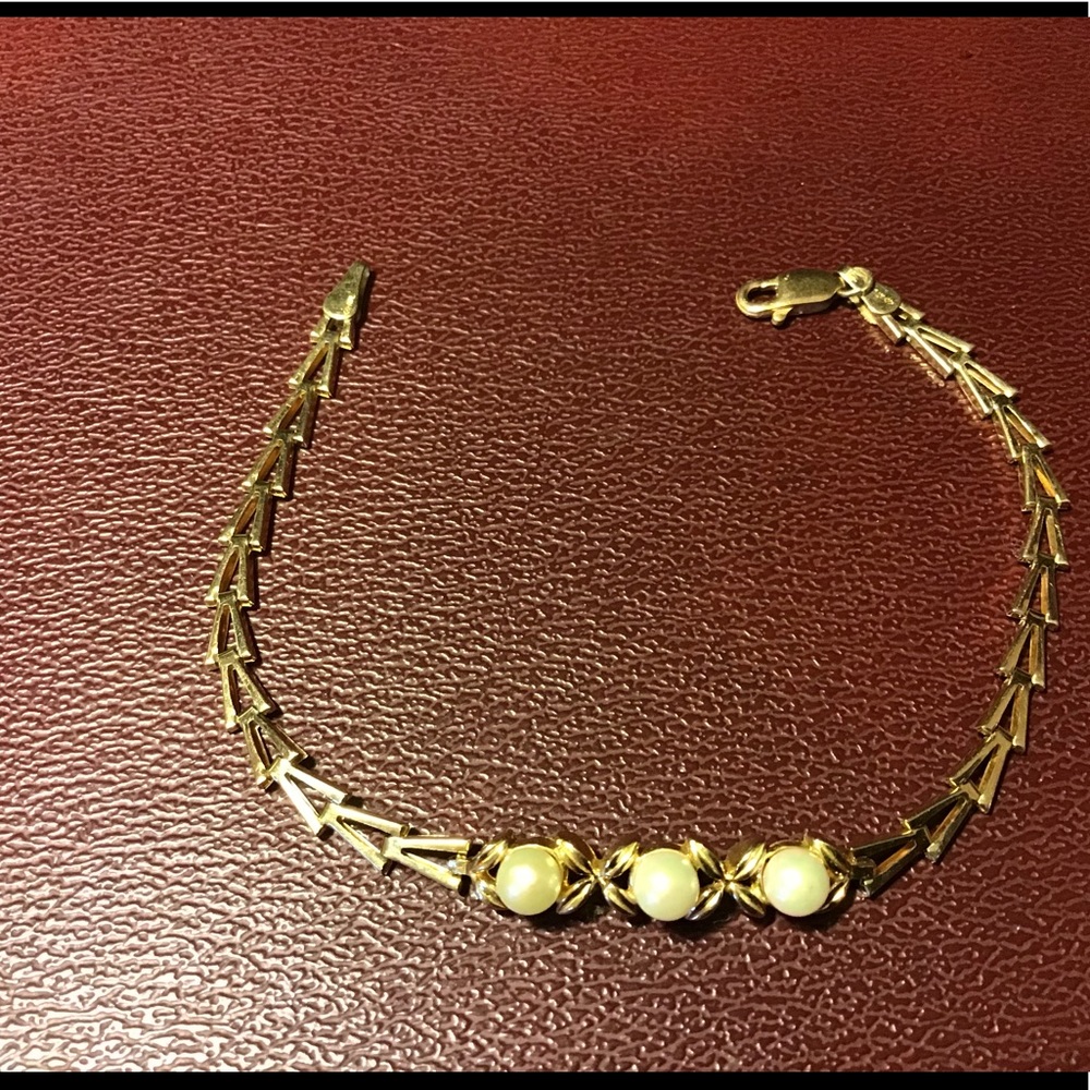10K gold and pearl bracelet 7” long